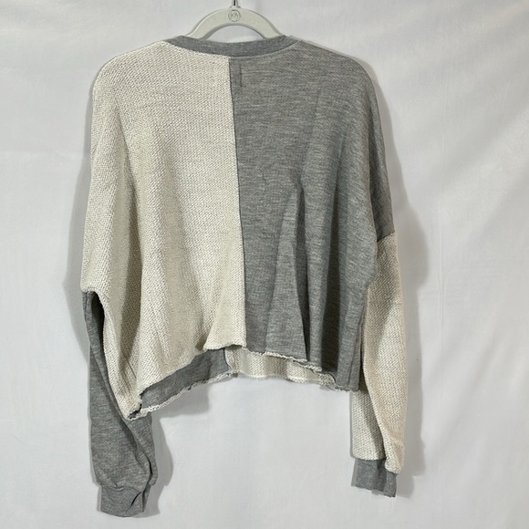Electric & Rose Tai Regular Fit Sweatshirt Size L Gray Cream Color-block EUC - Picture 3 of 8